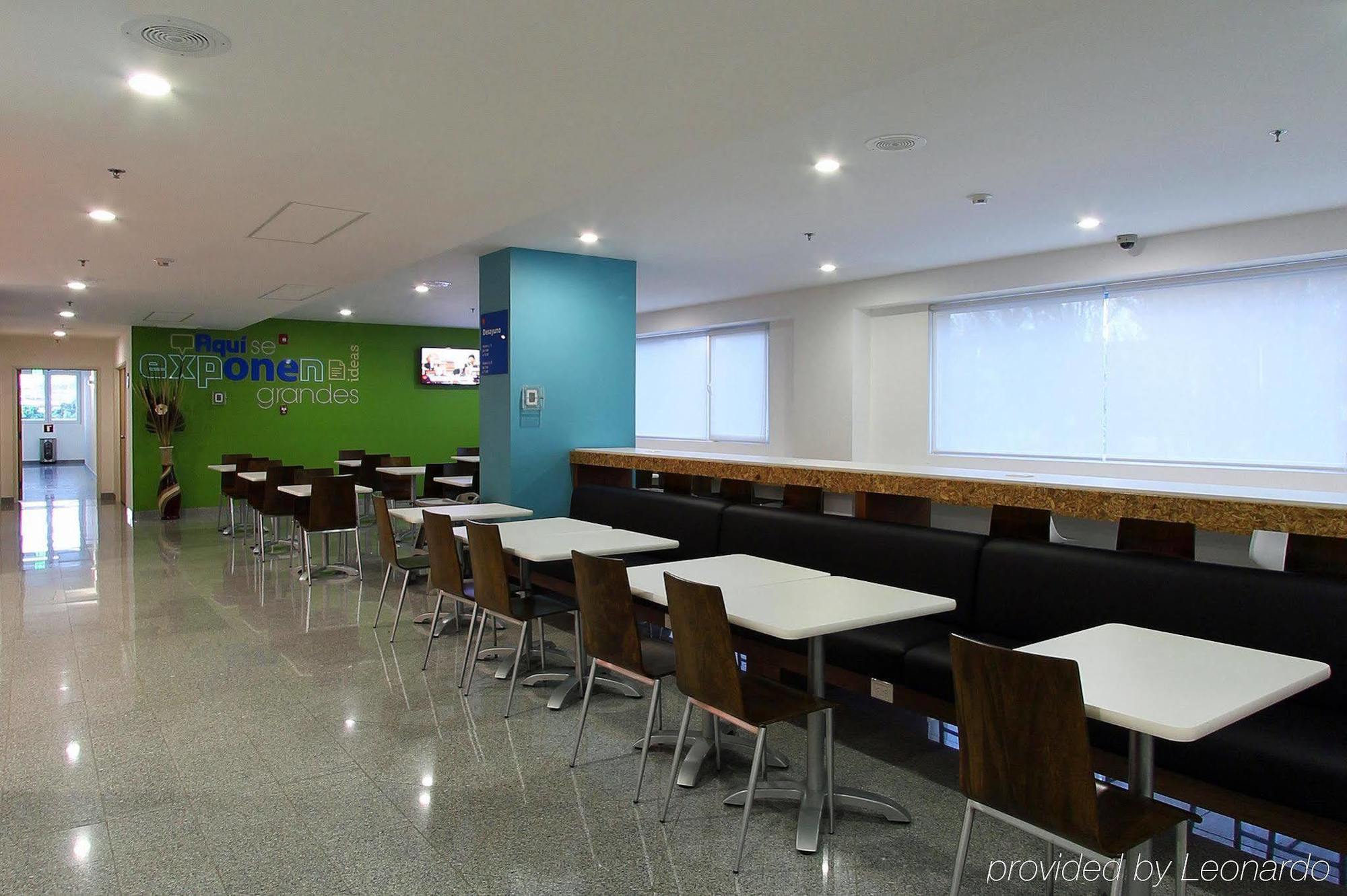 One Guadalajara Periferico Poniente Hotel Zapopan Restaurant photo